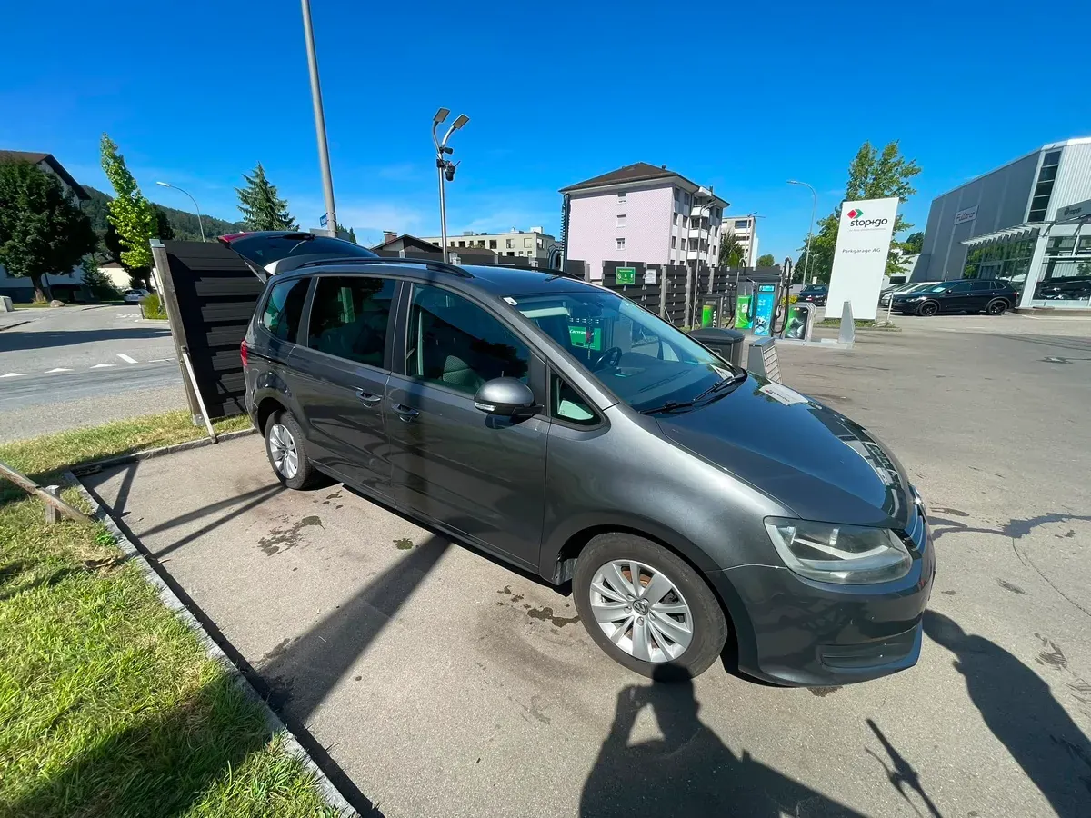 Volkswagen Sharan 2011 photo 2