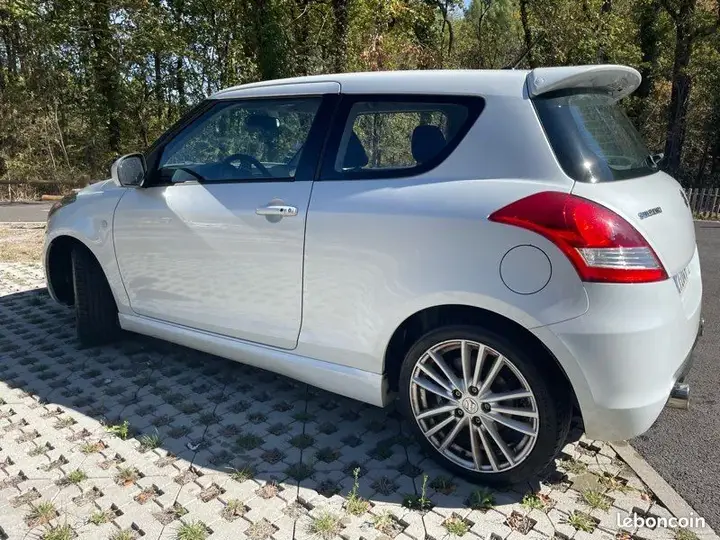 Suzuki Swift 2013 photo 2
