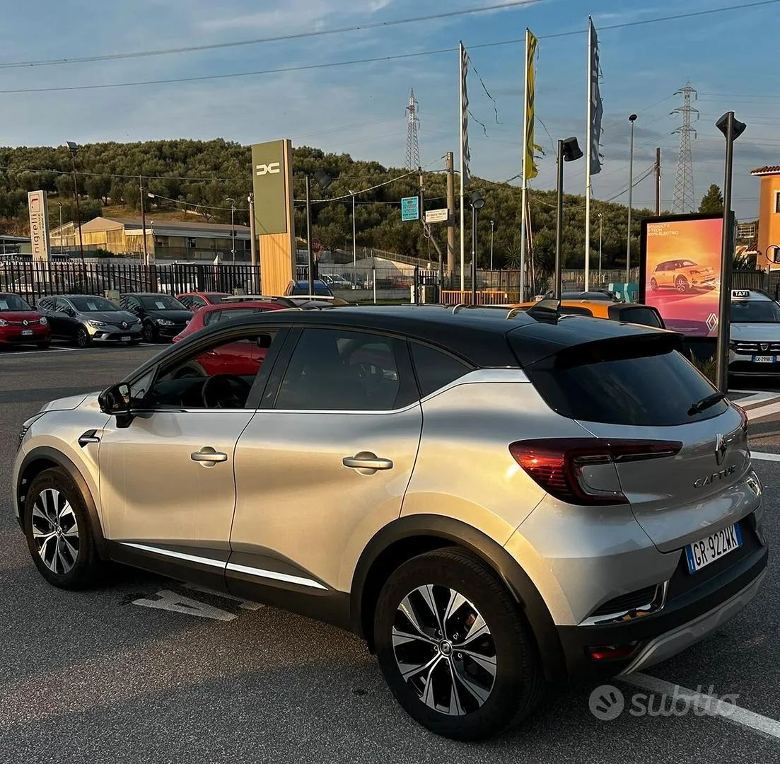 Renault Captur 2023 photo 2