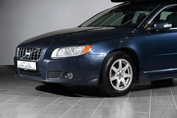 Volvo V70 2011 photo 2