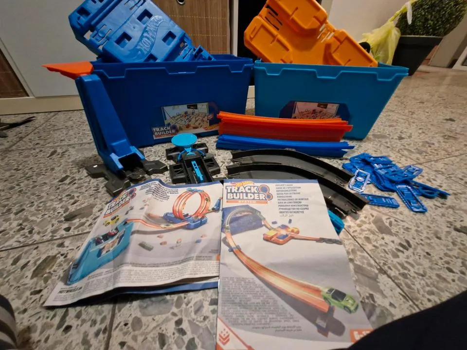 Hot Wheels Track Builder