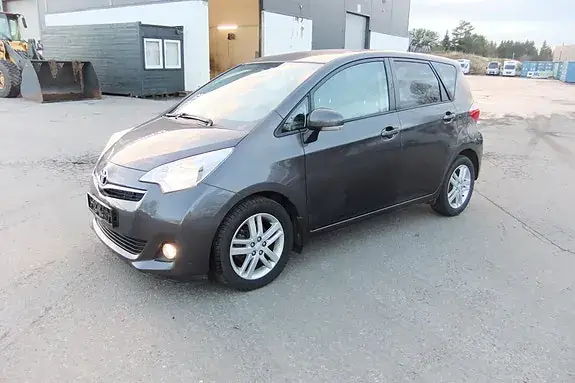 Toyota Verso-S 2011 photo 3