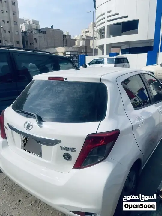 Toyota Yaris 2012 photo 2