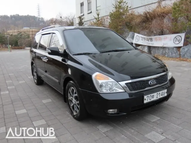 Kia Carnival 2014 photo 2
