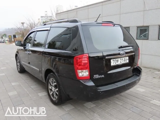 Kia Carnival 2014 photo 4