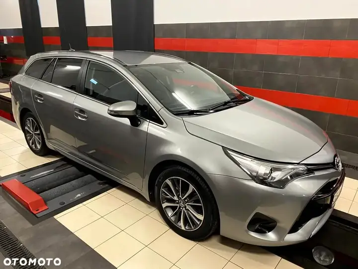 Toyota Avensis 2017 photo 5