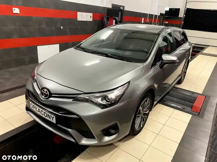 Toyota Avensis 2017 photo 2