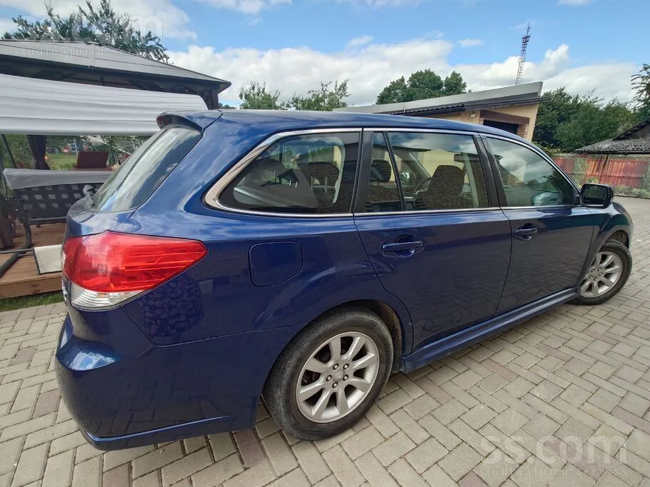 Subaru Outback 2010 photo 3