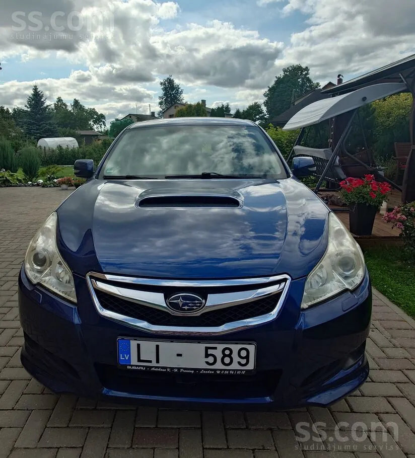 Subaru Outback 2010 photo 2