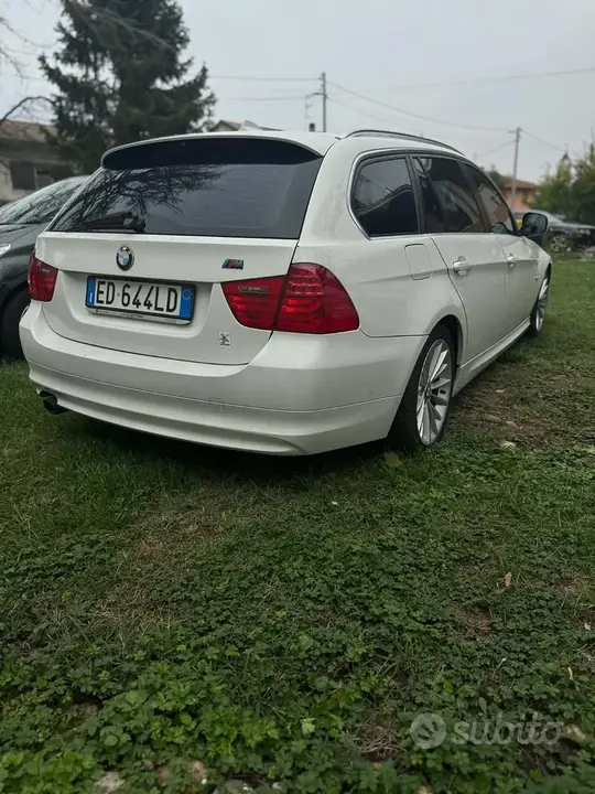 BMW 3 Series 2011 photo 3