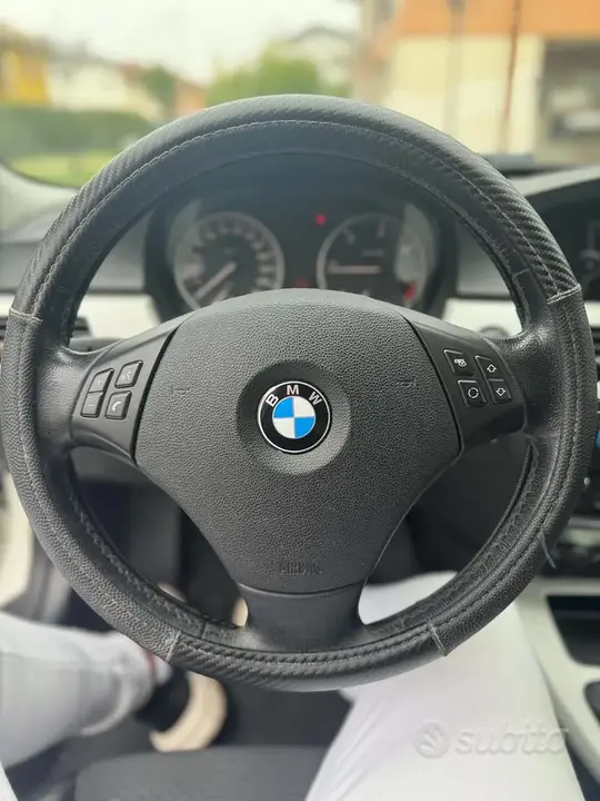 BMW 3 Series 2011 photo 4