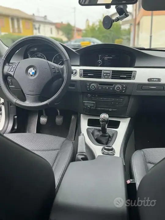 BMW 3 Series 2011 photo 5