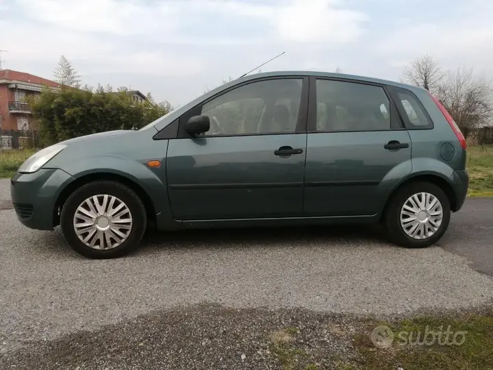 Ford Fiesta 2003 photo 3