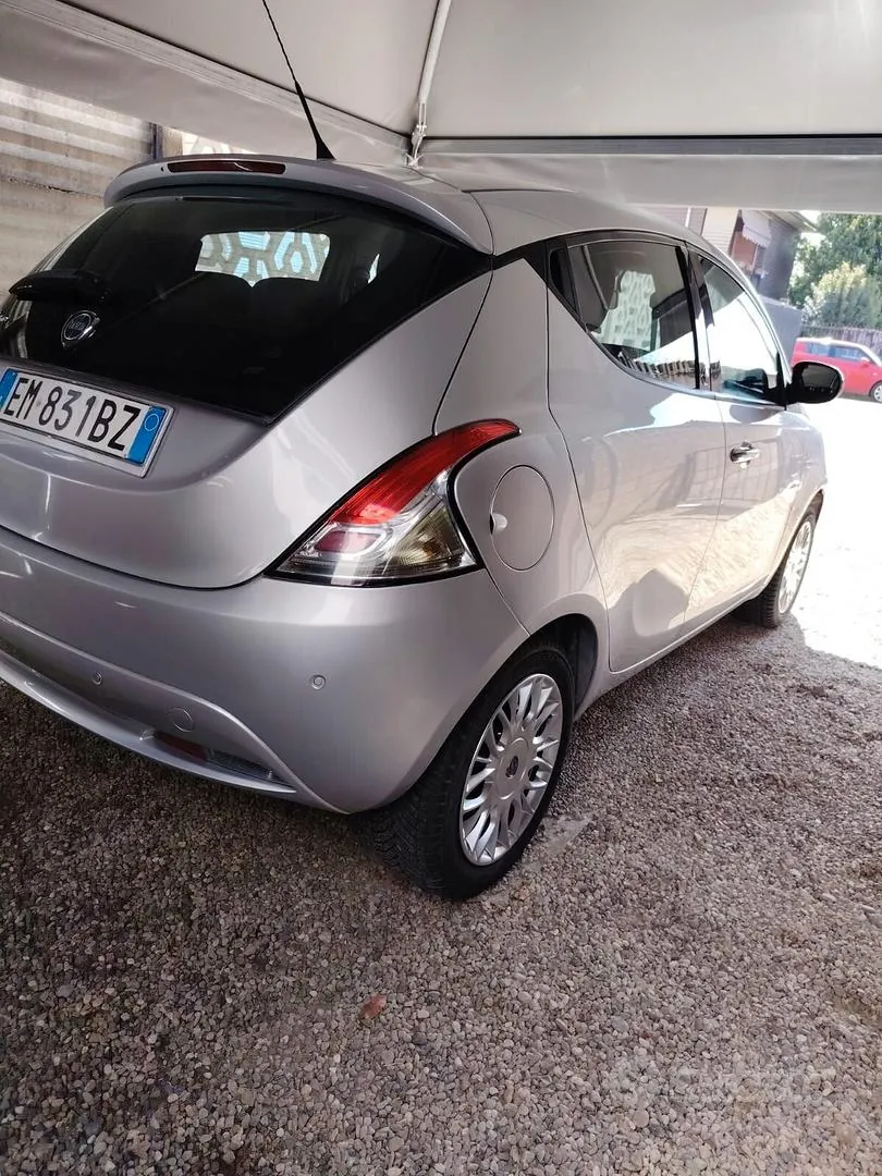 Lancia Ypsilon 2012 photo 3