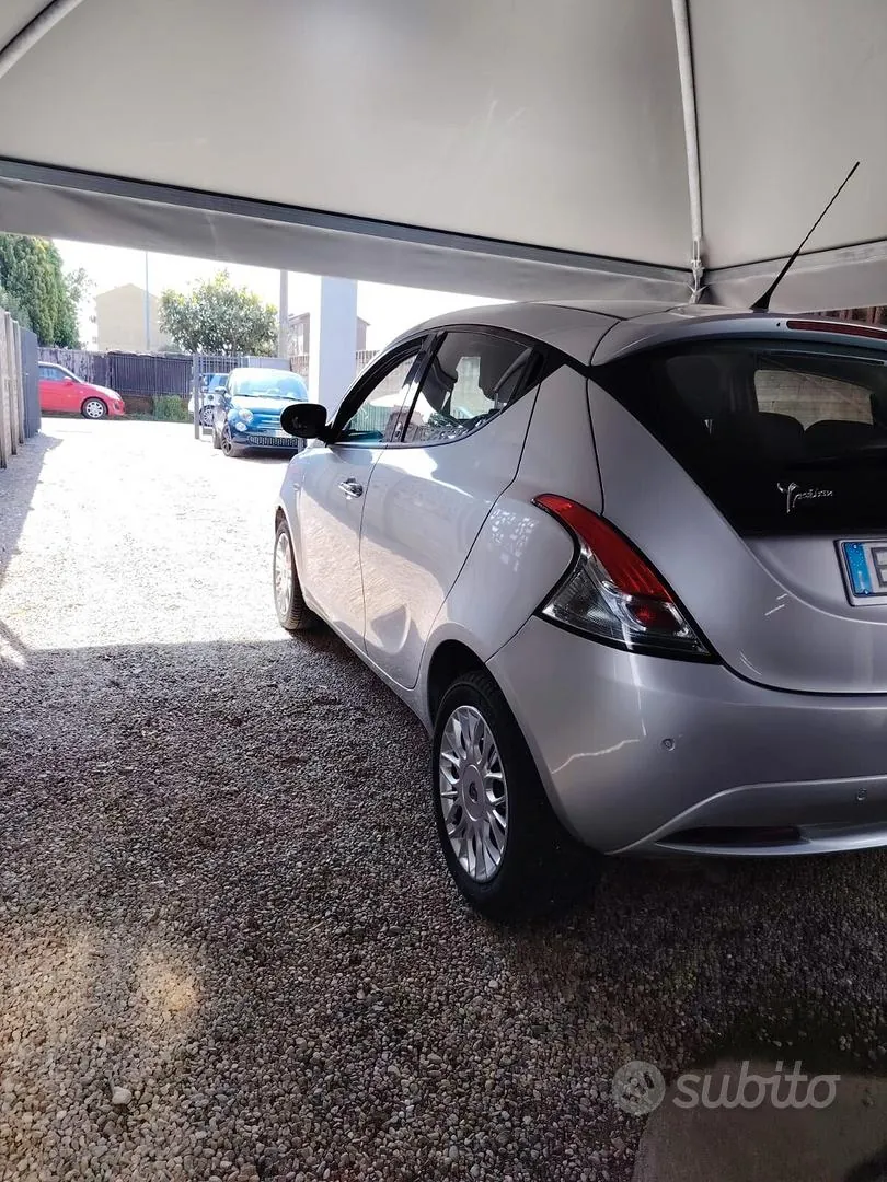 Lancia Ypsilon 2012 photo 2