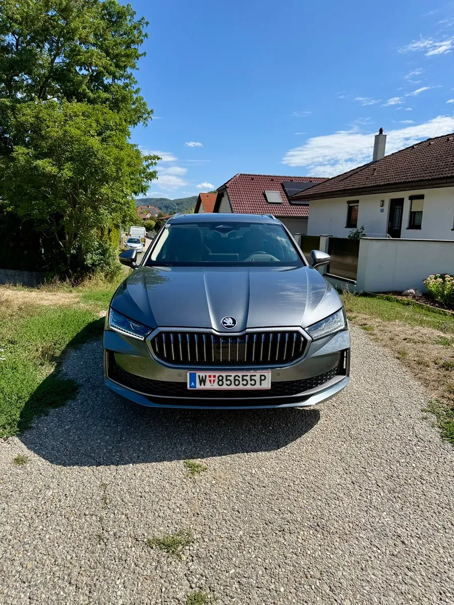 Skoda Superb 2025 photo 2