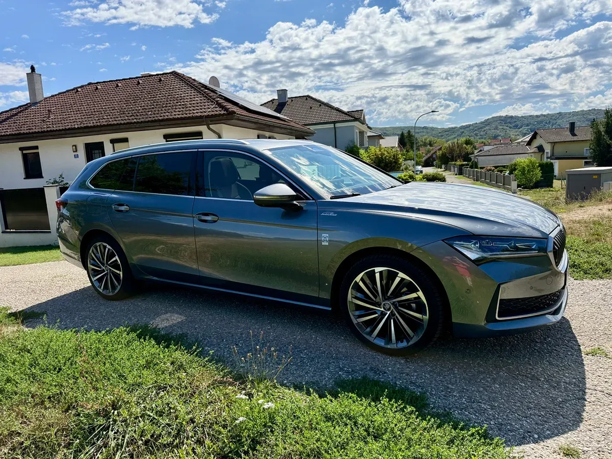 Skoda Superb 2025 photo 3
