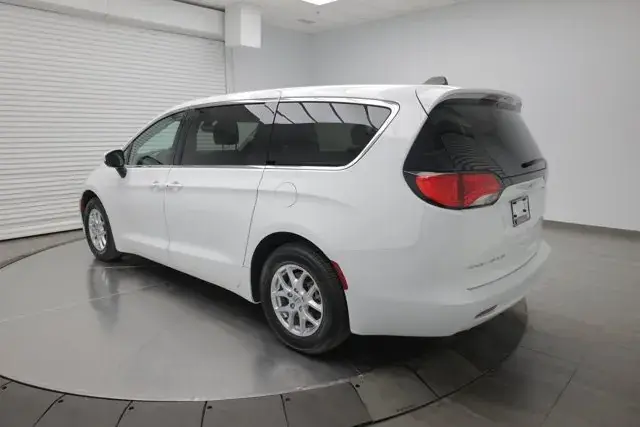 Chrysler Grand Caravan 2022 photo 5