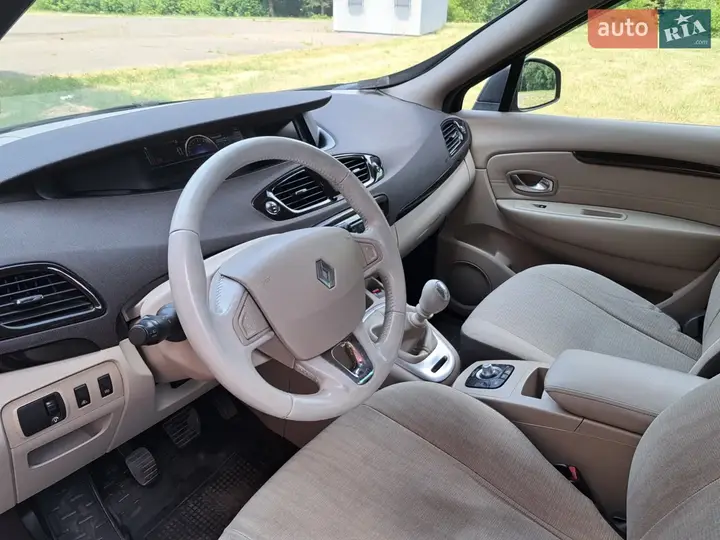 Renault Grand Scenic 2013 photo 2