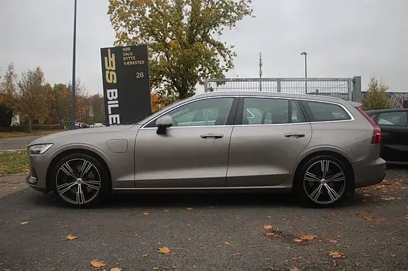 Volvo V60 2021 photo 2