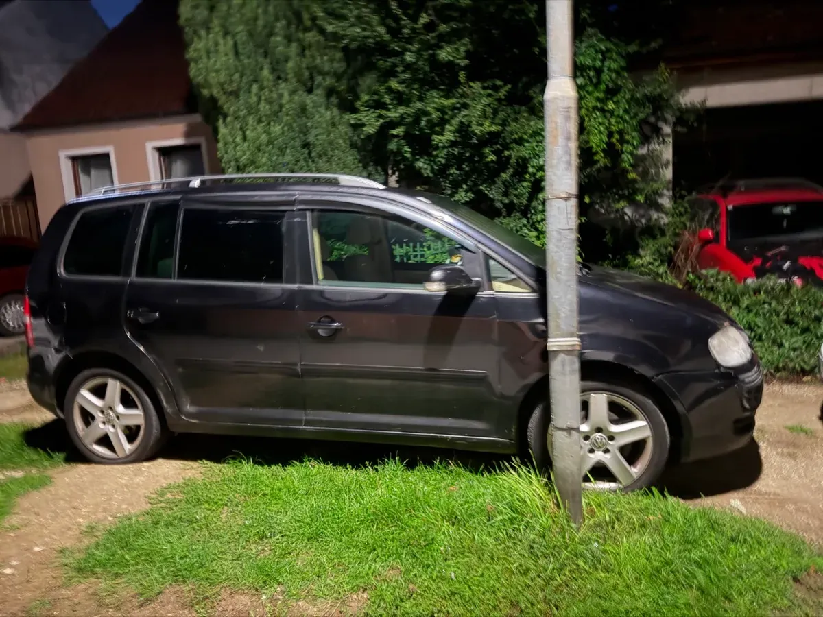 Volkswagen Touran 2006 photo 2