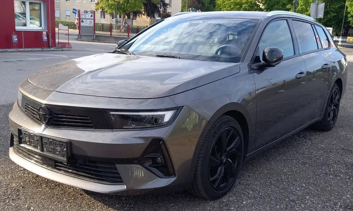 Opel Astra 2023 photo 2