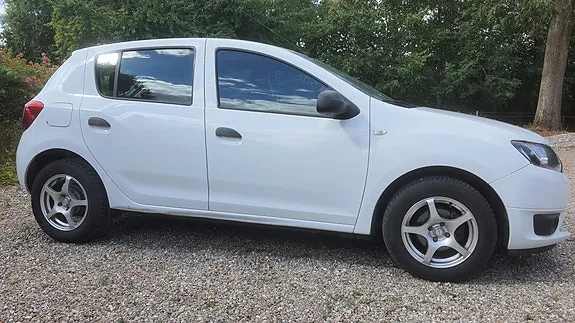 Dacia Sandero 2015 photo 2
