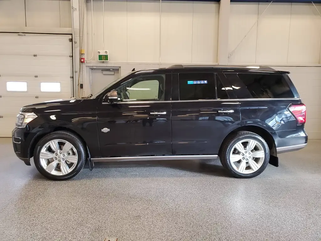 Ford Expedition 2024 photo 2