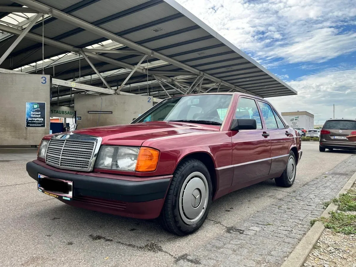 Mercedes-Benz 190 1990 photo 3