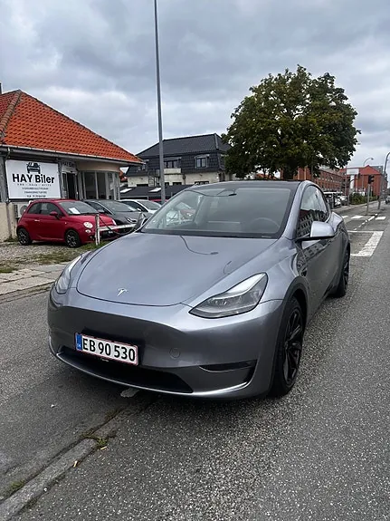 Tesla Model Y 2024 photo 2