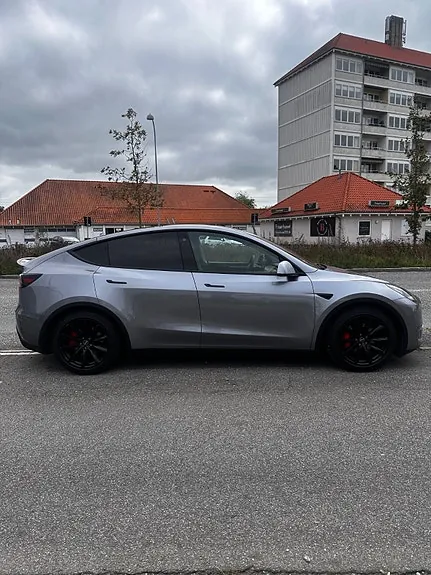 Tesla Model Y 2024 photo 4