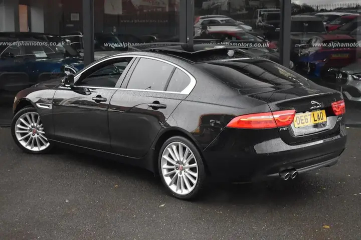 Jaguar Xe 2017 photo 2