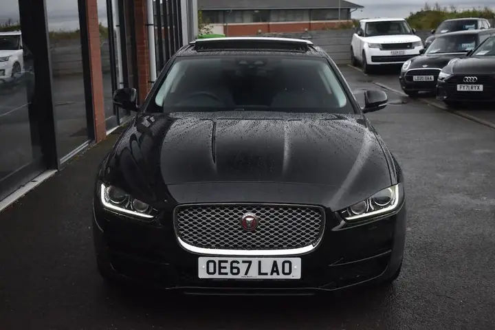 Jaguar Xe 2017 photo 3