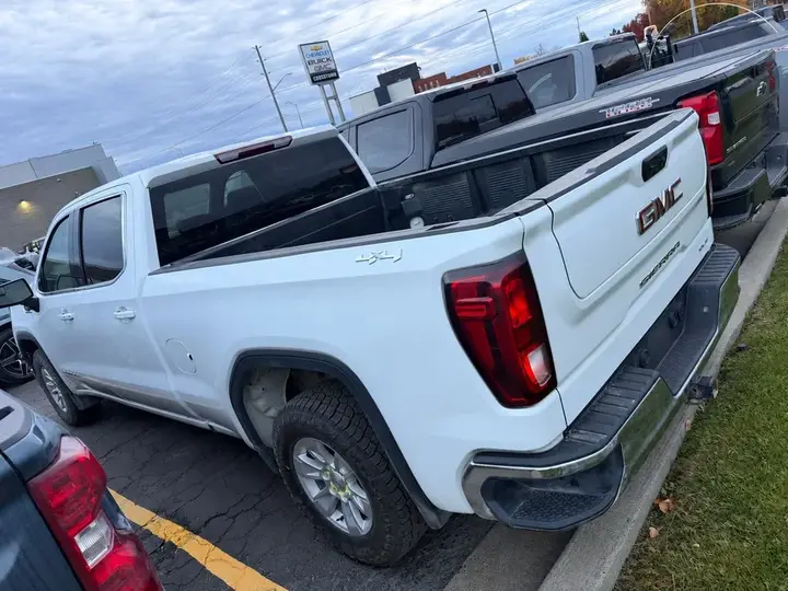GMC Sierra 1500 2023 photo 2