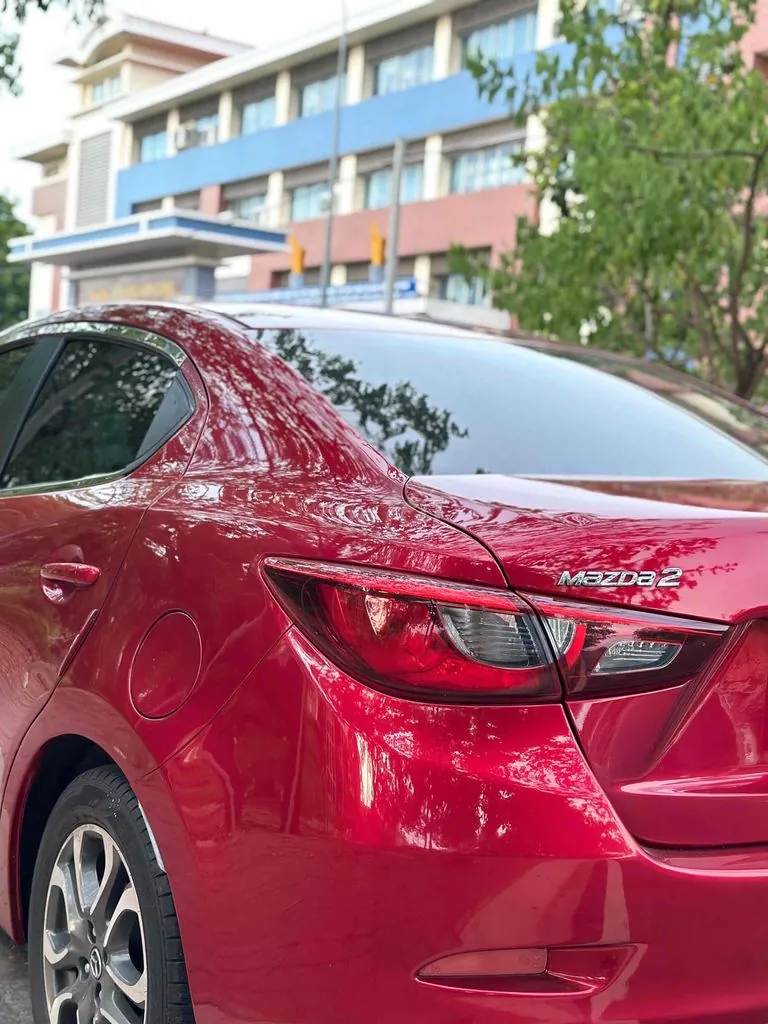 Mazda 2 2015 photo 3