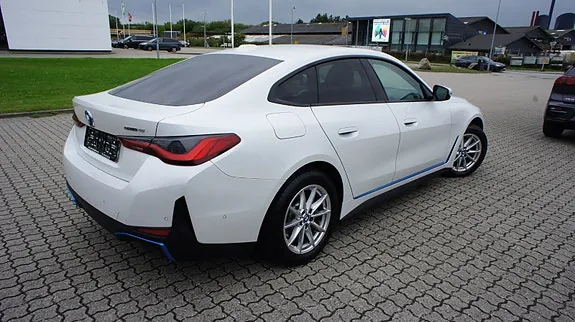 BMW I4 2024 photo 2