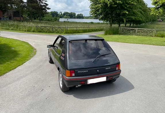Peugeot 205 1987 photo 4