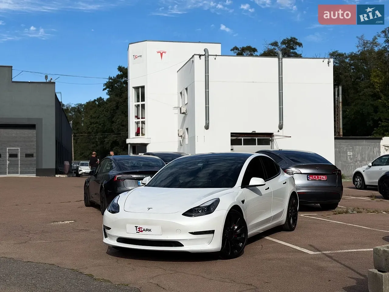 Tesla Model 3 2022 photo 2