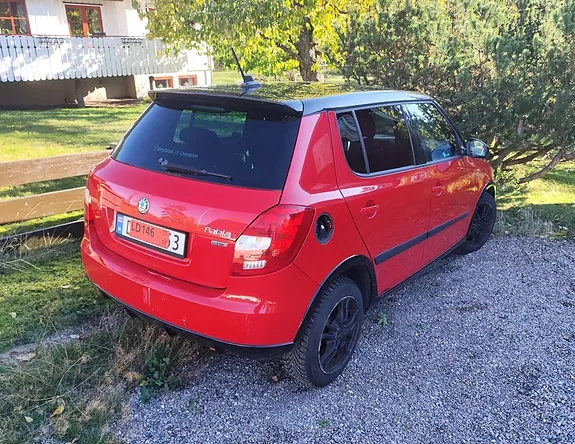 Skoda Fabia 2012 photo 4