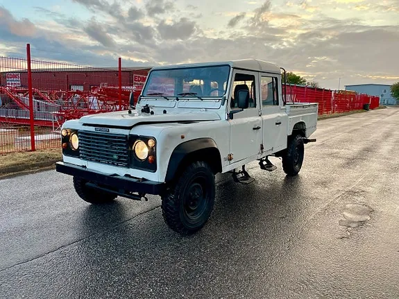 Land Rover Defender 130 1997 photo 2