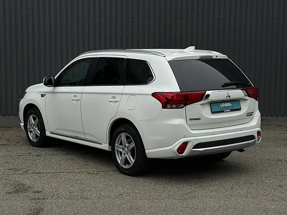 Mitsubishi Outlander 2016 photo 2