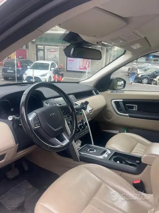 Land Rover Discovery Sport 2017 photo 4