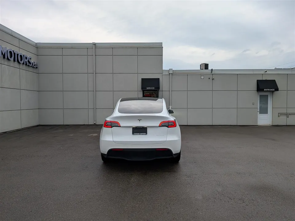 Tesla Model Y 2023 photo 4