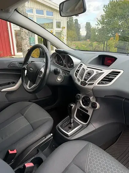 Ford Fiesta 2011 photo 4