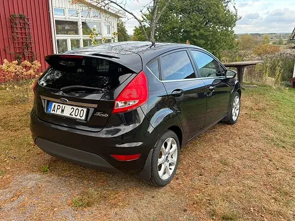 Ford Fiesta 2011 photo 2