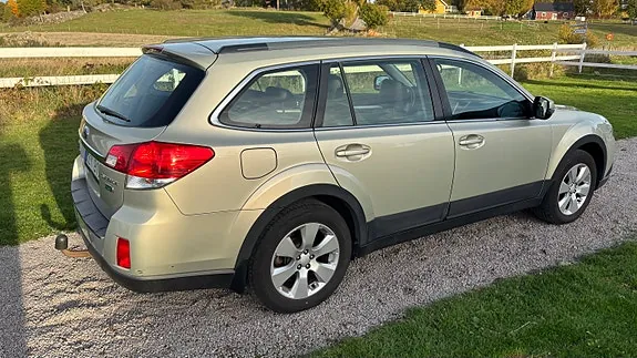 Subaru Outback 2012 photo 3