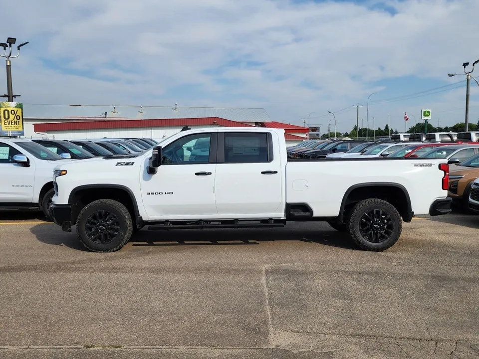 Chevrolet Silverado 3500Hd 2026 photo 3