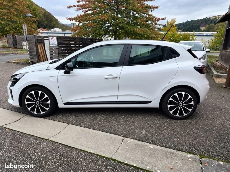 Renault Clio 2023 photo 2
