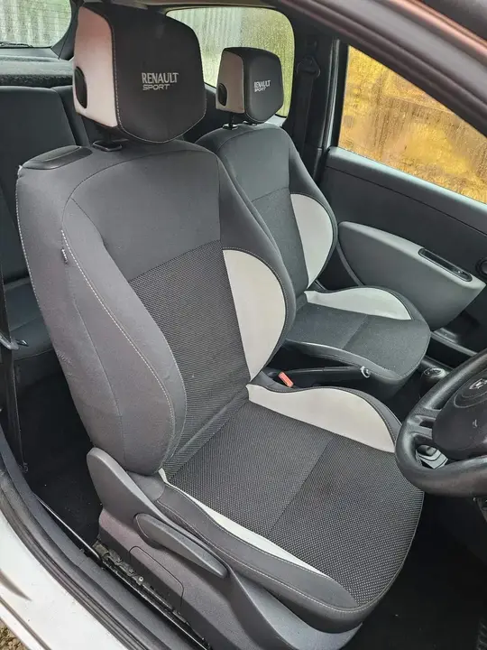 Renault Clio 2009 photo 2