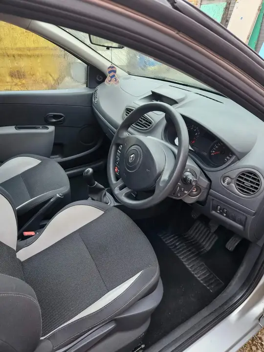 Renault Clio 2009 photo 3